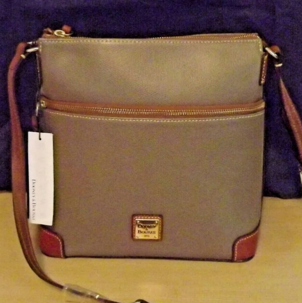 💞SOLD💞Dooney & Bourke Taupe Leather Pebble Grain Crossbody/Shoulder Bag🛍NEW🛍